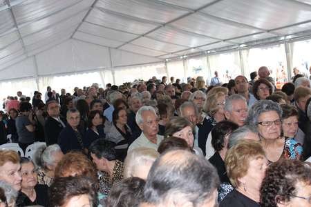 A massive crowd of more than 1,200 people attended the - 09 Saint Harry Nine