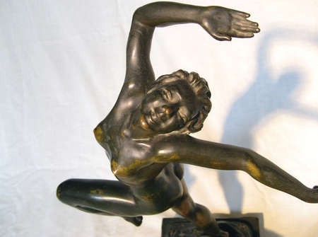 Emmanuel Cavacos' sculpture Danseuse (Ballerina) 1915 as seen from above 