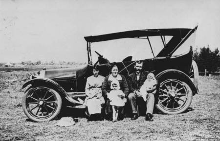 Nicholas Veneris, farmer at Many Peaks, Queensland, photographed with family, ca. 1920. 