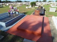 Gravesite of Theo Corones (Theothosi Koroneos), in Bargara, Queensland 