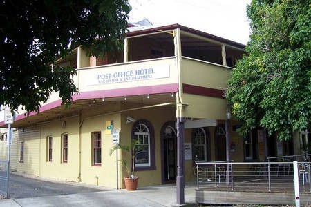Post Office Hotel Grafton. May 2006. 