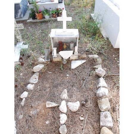 Unmarked grave, Logothetianika 