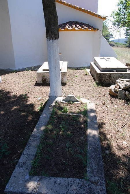 Unknown tomb 4, Agios Theothoros Cemetery 