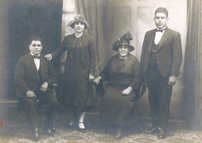Zantiotis & Moulos family 1920s 