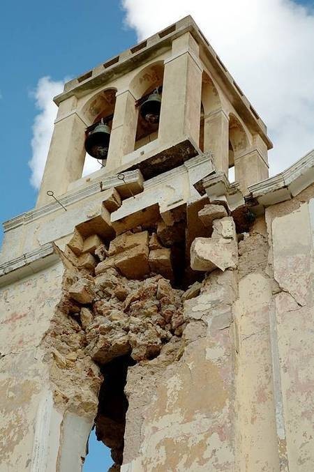 Earthquake of 8.1.2006 – Mitata church, north-west bell tower 