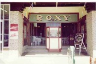Picture Gallery. Chapt 7. of KEVIN CORK's Ph.D thesis. ROXY - Photos 3 : Interior views of the Roxy Theatre. The island ticket box set between the two sets of double entrance doors, 1996. 